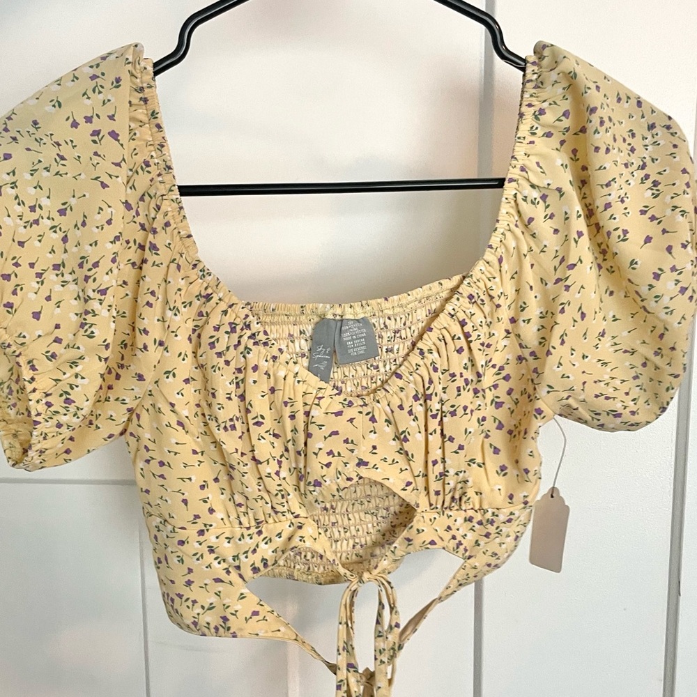 Sky & Sparrow Yellow Ditsy Floral Crop Top Baby Tee Blouse